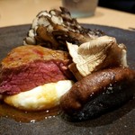 アコンプリ - キノコとお肉料理