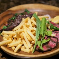 ビストロ クレスタ 麻布十番 - "炭火グリルビーフ盛り合わせ"