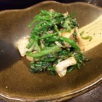 金町製麺 - 芹と燻製鶏ささみの胡麻和え