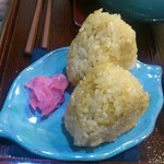 うどん処 杉 - 【2011年11月】焼おにぎり（小二個＠150円）。