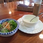 Resutoran Hausukeiei - セットメニューのアイスコーヒー＆冷たいジャガイモのスープ＆サラダ（2011/6/27）
