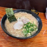 ラーメンセンター 筑紫野本店 - ラーメン大盛り 大盛りは2玉くらいあるのかな？もちろんありなんだけど こちらではラーメンは普通もしくは替え玉でセットがいいと思った