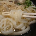 正八郎うどん - ・細いと思ったけど、写真だと太め、あぁ、扁平だからか