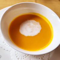 万平ホテル メインダイニングルーム - 季節のスープはキャロット
