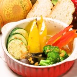 itarianizakayanintamayatai - 初夏のアヒージョ祭り：彩り野菜のアヒージョ