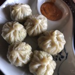 ヤニマヤ ネパールインドレストラン - 塩辛付けて食べる塩味シュウマイな感 ビールが進む系