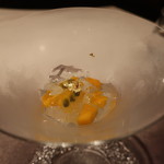グランド ダイア - レモンのグラニテ、爽やかな柑橘系のゼリー、宮崎のマンゴーに金粉