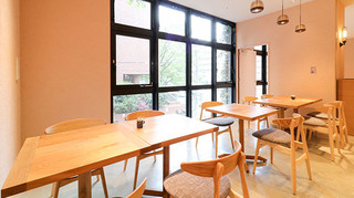 Restaurant&Cafe BRENZA - 内観（テーブル）