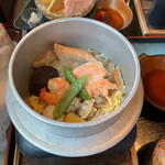 Tawaraya - 鮭、海老、ホタテ、うずらの卵、しいたけなど、栗他