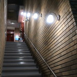 Kaminarimonshouchuubarurizaemon - こんな階段を上がった上にあります。