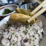 うどん山菜 塩屋 - せりごはんとイタドリきんぴら