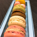 107345367 - 手前からポンポーザ、ジャンタンフリュイテ、ショコラアメール、アンフィニマンピスターシュ、クールアンフィニマンローズ、アンフィニマンシトロン