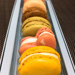 107345368 - 手前からアンフィニマンシトロン、クールアンフィニマンローズ、アンフィニマンピスターシュ、ショコラアメール