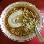 Ramemmaru - キャーーー！！！ラーメン！￥700と安くはないが、
                        中華な居酒屋(ちゅうかなパイパイみたいだな)としては許容範囲。
                        
                        オーソドックスなラーメン。
                        
                        
                        