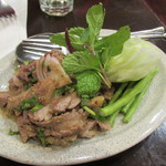 mango tree - よくわからんがハーブが効いてる肉