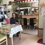 つるや - 店主が のんびりと座ってる
平日の１１時過ぎ