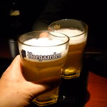 西麻布 博多もつ衛門 - ベルギービールで乾杯