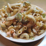 もつ焼き じんちゃん - マカロニサラダ２００円のボリュームが凄い