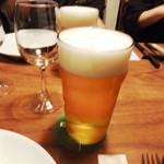 イモコダイニング - ビールのグラスが大きくて素晴らしい。