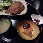 禅 - 手仕込みﾊﾝﾊﾞ-ｸﾞ定食の右側