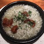 錦糸町ZION - しらすとドライトマトのアヒージョ