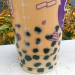 チャタイム - カップの模様じゃないですよ！タピオカトリプルだと黒いタピオカがやたら入っています。