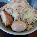 かじろうramen7 - ラーメン小 野菜増し、あぶらマシマシ750円、割れ欠け味玉20円