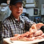 生ホルモン処 おさむちゃん。 - ハラミの新鮮さを語るおさむちゃん！