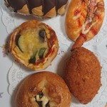 リオのパン - ウインナーパン、カレーパン、チョコ生乳ショコラクリーム、野菜チーズ、野沢菜フランス
