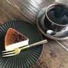 アスタリスク - 料理写真:ブレンドコーヒー ミドル 400円
スフレチーズケーキ 350円(セット価格)