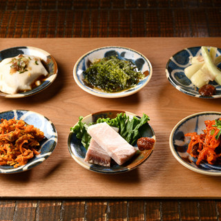 沖縄から直送！新鮮な野菜や肉を使用した逸品料理に舌鼓