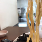 がっつり食堂ドカメン - 麺はストレート極太麺