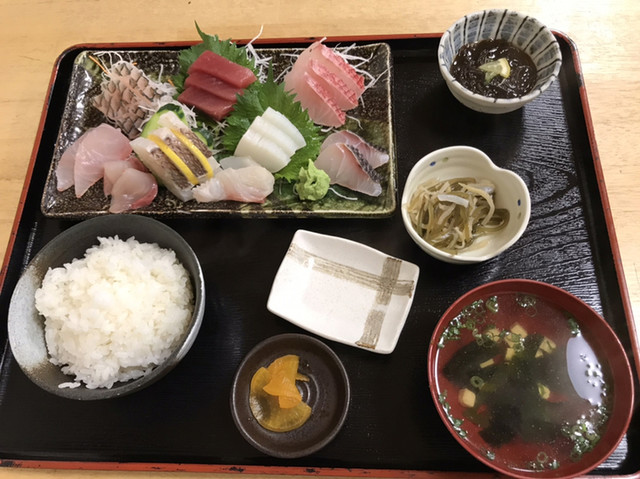 奥武島海産物食堂 おうじまかいさんぶつしょくどう 南城市 魚介料理 海鮮料理 食べログ