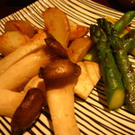 やさいや 鉄板焼野菜 - 鉄板焼き野菜。塩胡椒と無塩バターで焼いたものとか。