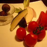 やさいや 鉄板焼野菜 赤坂店 - 旬の生野菜。3種類のドレッシングがありましたがそのものがおいしい！