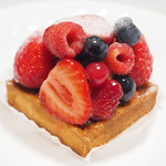 パティスリー ラブリコチエ - タルト　フリュイ　ルージュ