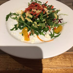 Captain Cook Cruises - ビーツ、水菜？カッテージチーズ、オレンジのサラダ