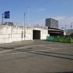 ジャパンラーメン高嶋 - 浜国（２５０号線）下のトンネルをくぐります