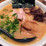 ラーメン肉酒場たいが - 熟成みそ 大盛 800円