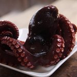 かねよ食堂・カフェ・アートスタジオ - 茹でたてのタコ。お刺身で頂けます。