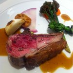 スゥリル - 仔羊背肉ロースト