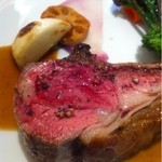 スゥリル - 仔羊背肉ロースト