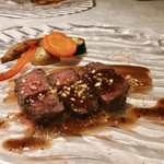 リストランテ サクラ - 旭市産八千代牛 ヘーゼルナッツのソース 粒マスタード