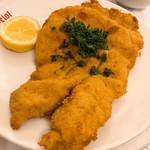 Griechenbeisl - ②ウィナーシュニッツェルポテトサラダ付き21.9€(≒約2630円)