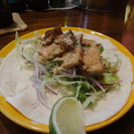 メキシカンバル エルアヒート - スパイシーチキンタコス