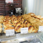 ブランジュリー パリの空の下 - 開店一番乗り♪デニッシュいろいろ。