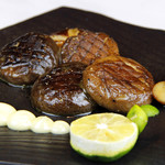 Shiitake mushroom grilled with butter and soy sauce
