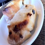 Trattoria e Pizzeria MOTHERS Kichijoji Ten - ピザ生地で作ったパン
