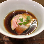 らあめん サンド - 鶏油とチャーシュー、ミツバの鶏スープ