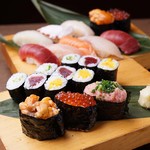 Sushi Izakaya Mangetsu - 新鮮魚介の寿司